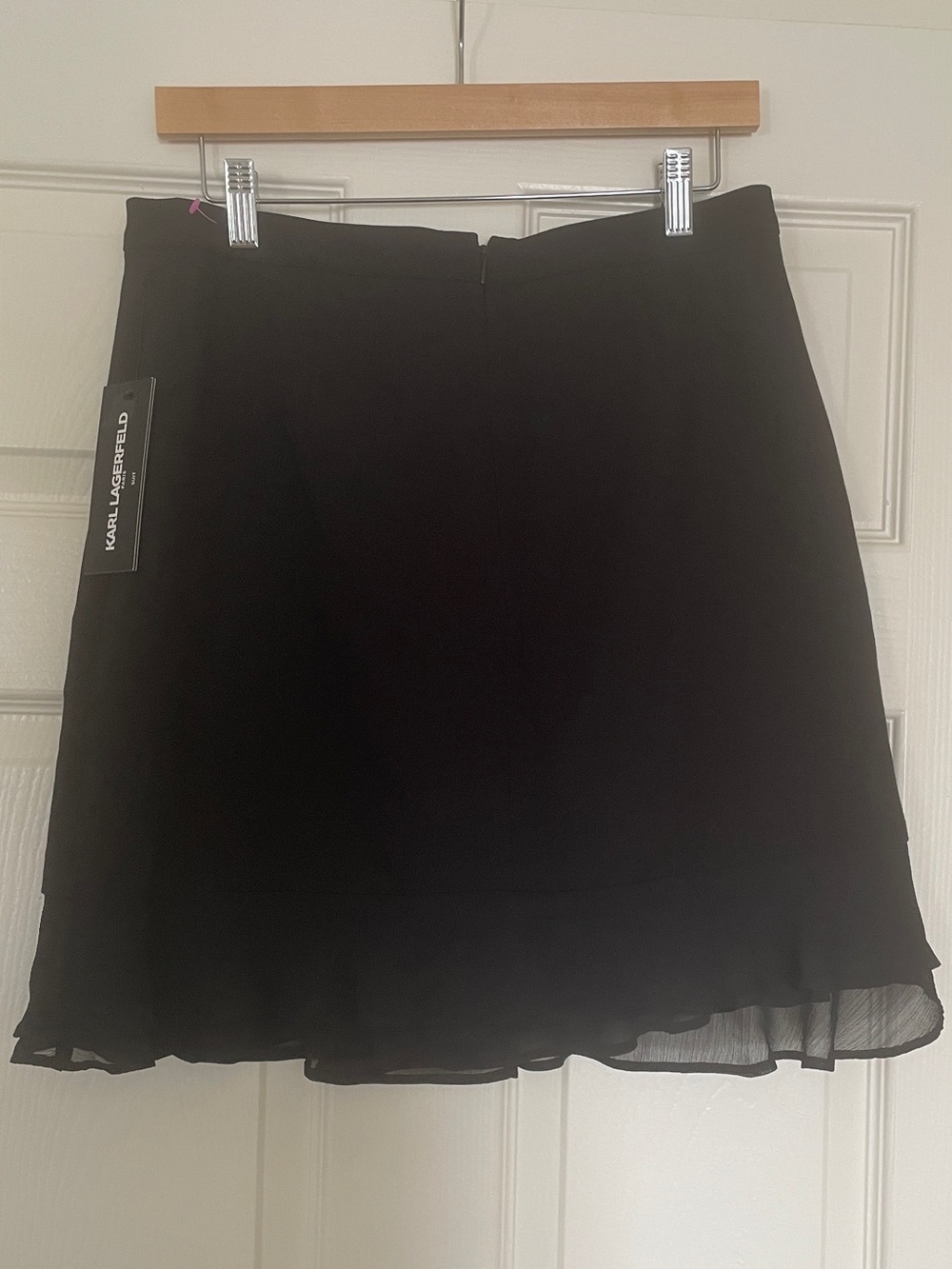 🖤 Karl Lagerfeld Paris Black Mini Skirt with Gold-Tone Buttons 🖤 - Picture 5 of 8